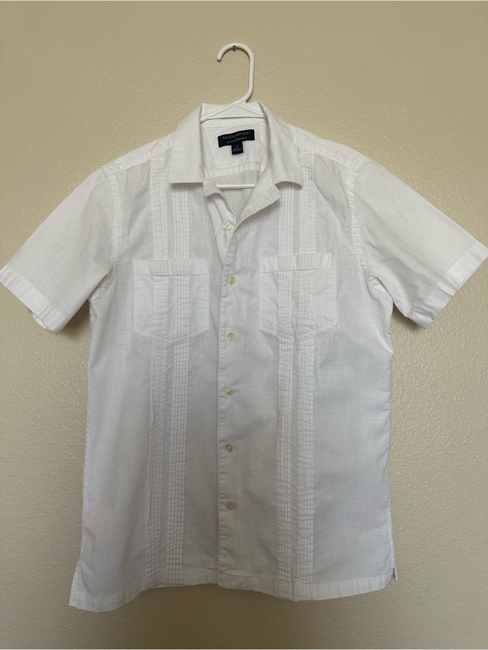 Banana Republic Men’s White Short-Sleeve Guayabera Shirt